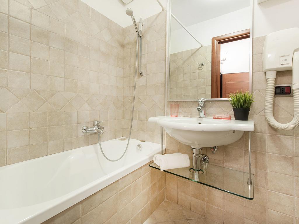 Coral Flat Colosseo Рим Номер фото